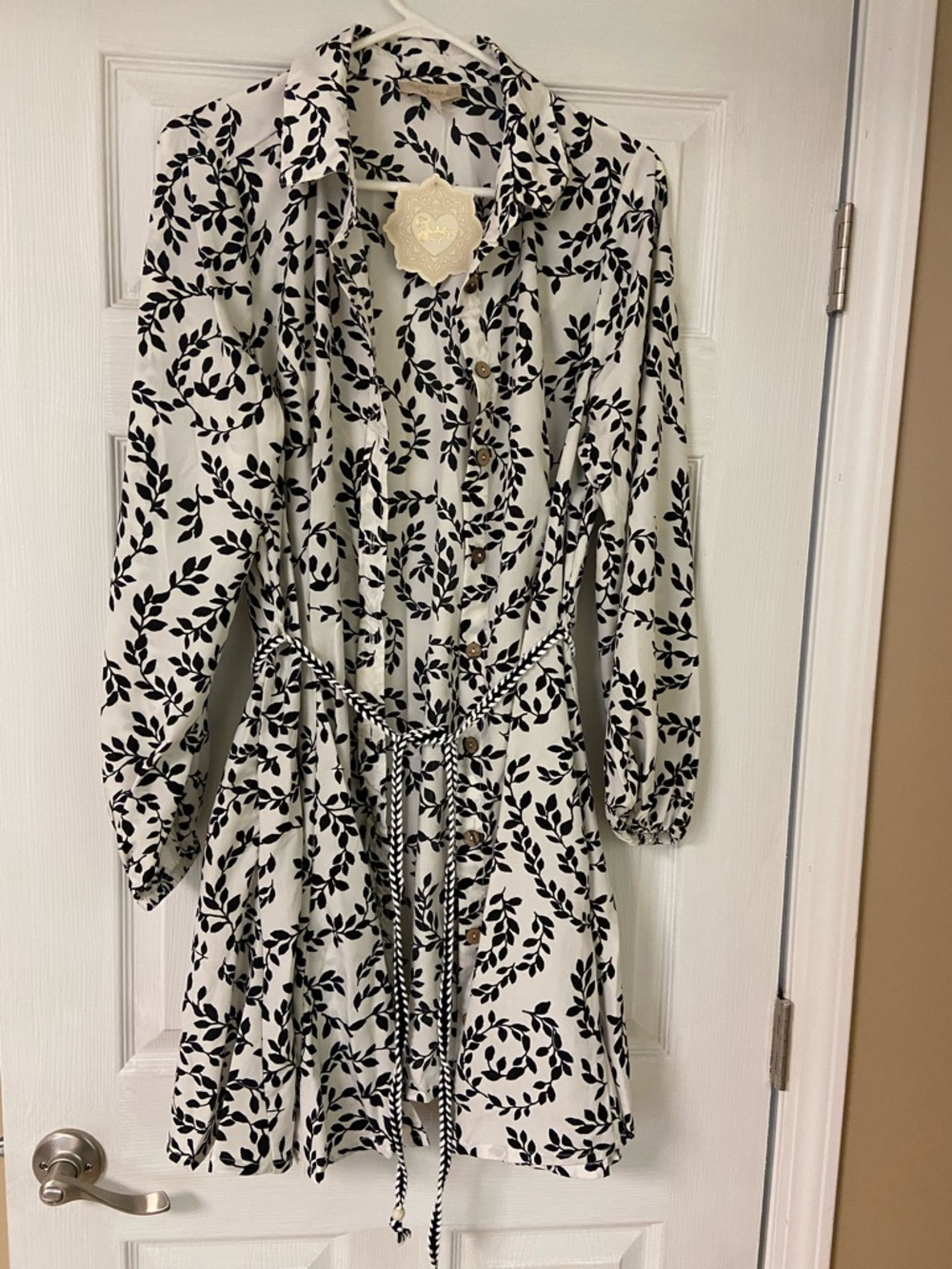 GOGO Black & White Leaf-Print Long Sleeve Shirt Dress